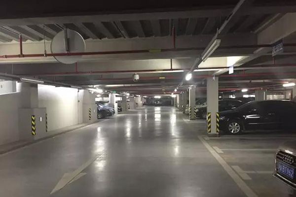 停车场地面